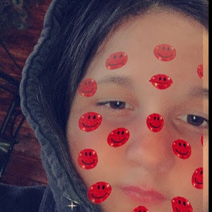 Meet your Posher, Larissa